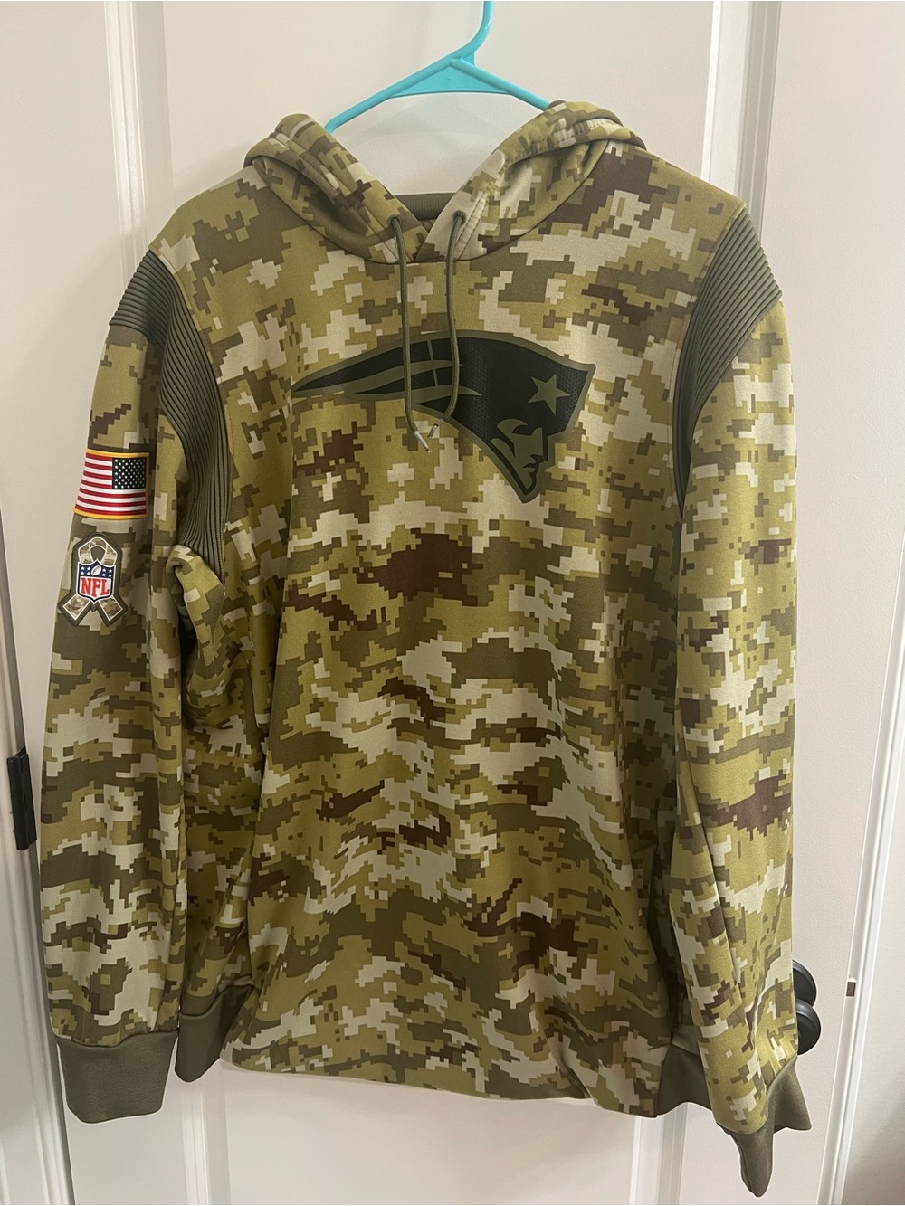 Men’s Sz XL New England Patriots Salute to service sweatshirt